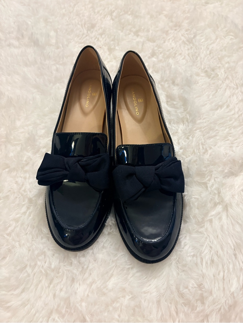 Bandolino Navy Patent Bow Loafer. Never worn. - Picture 3 of 12